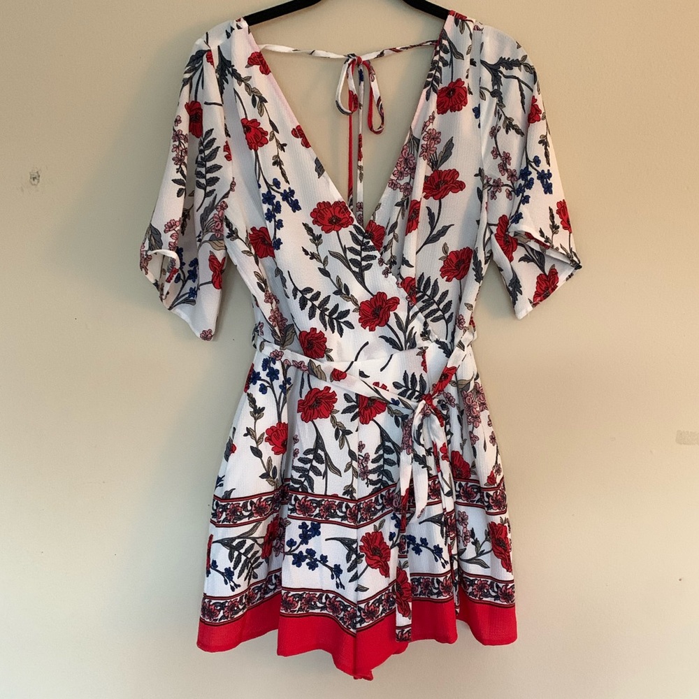 Floral Romper | Trixxi | Small | V Neck Ref/white